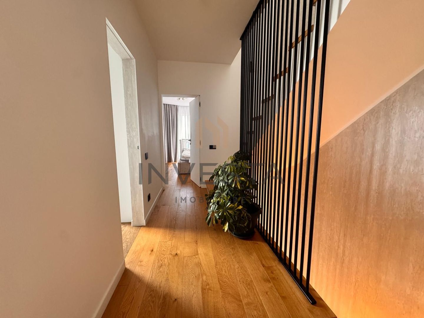 Duplex ultrafinisat panorama de vis cartier Voronet - Poză 3