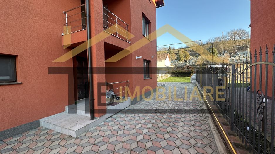 Casa cu 6 camere, 290mp, capacitate 14 persoane, Zona Cristesti - Poză 3