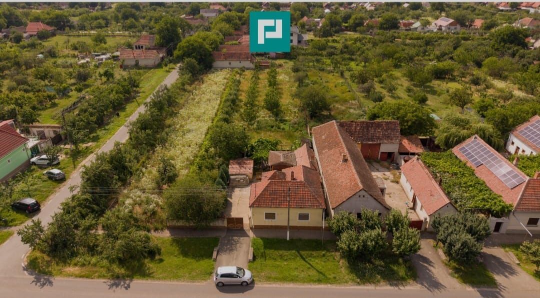 Casa în Cuvin la poalele dealului - Poză 3