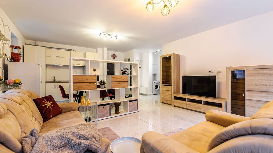 Apartament ultracentral cu loc de parcare, 2 camere cu terasa proprie - Poză 3