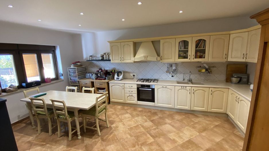 VILA  - ARADULUI. -British - Poză 4