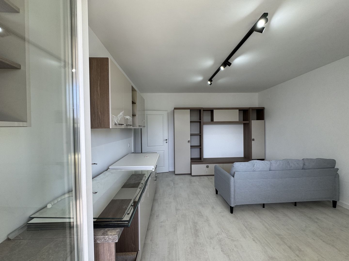 Apartament nr.10 cu 2 camere complet mobilat si utilat - Poză 1