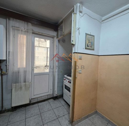 Apartament 2 camere, ultracentral, etaj 1/4, centrala termica, Campina - Poză 1