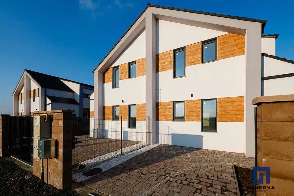 Duplex cu 4 camere si teren generos de 352 mp – Mosnita Noua - Poză 38