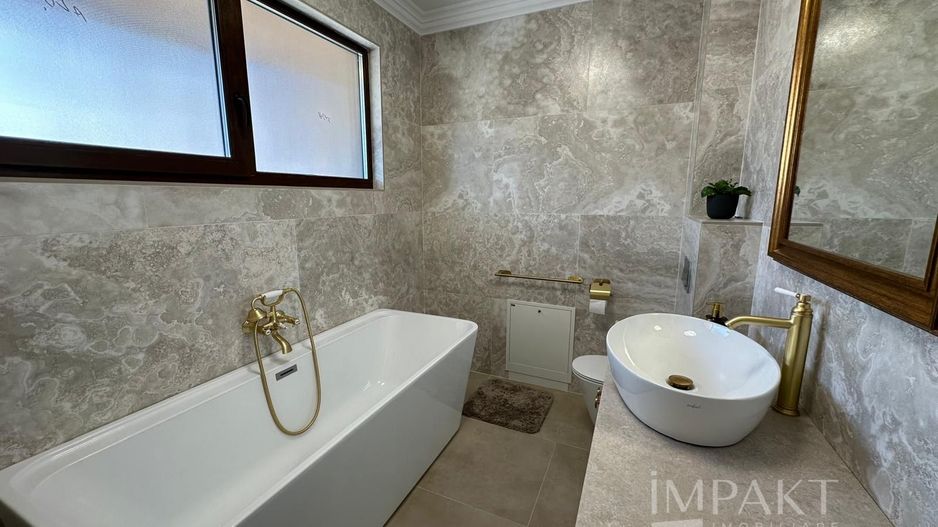 Vila deosebita spre inchiriere in Dezmir! - Poză 13