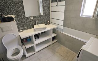 Apartament 3 camere modern cu parcare, zona Terra. - Poză 10