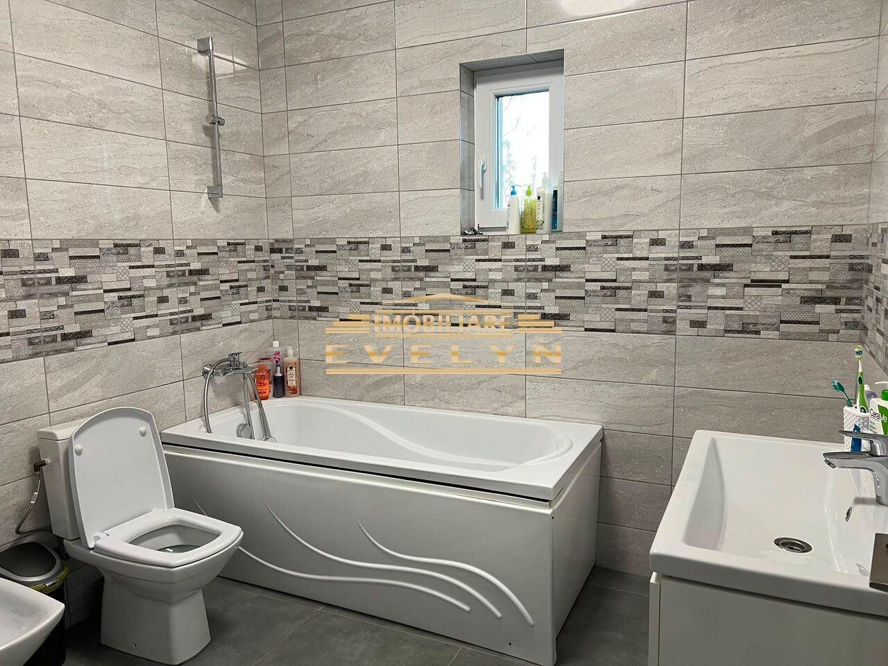Casa noua de vanzare, mobilata si utilata complet ! - Poză 13