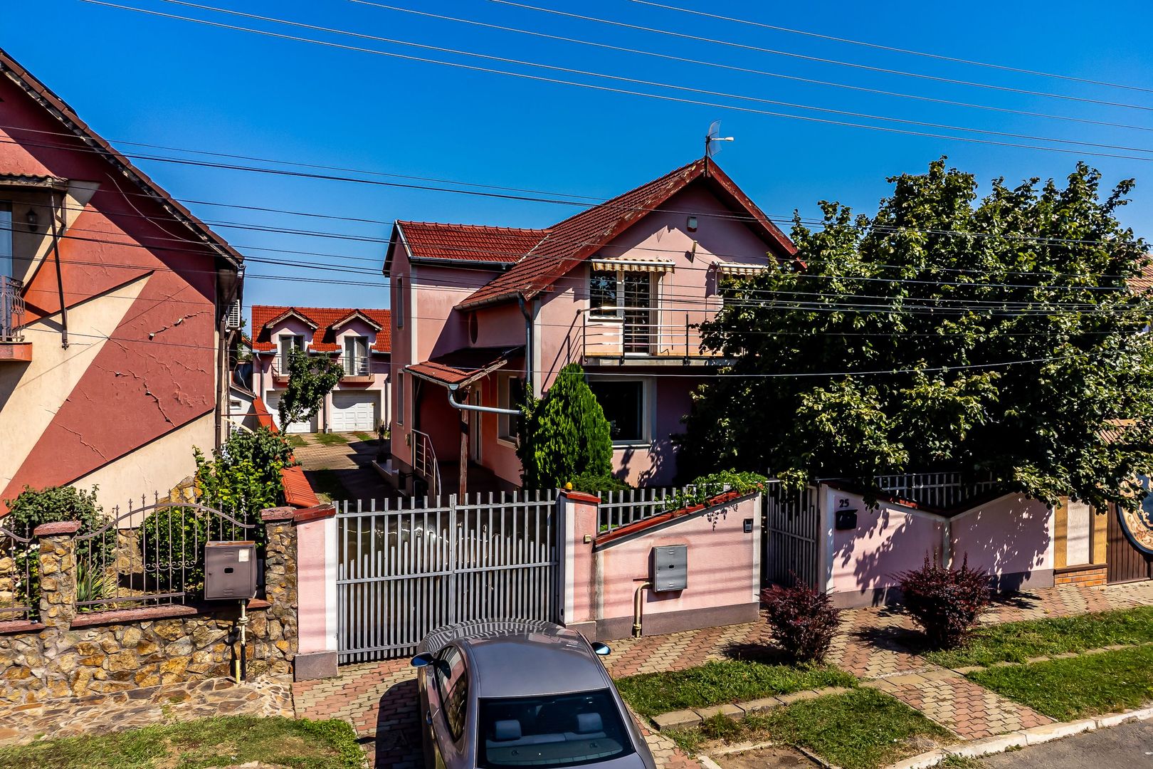 Vilă cu 6 camere în zona rezidențială - Poltura - Poză 1