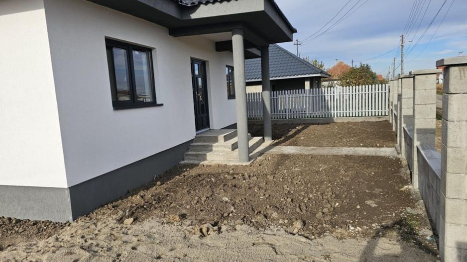 Casa de vanzare în lazuri - Poză 3