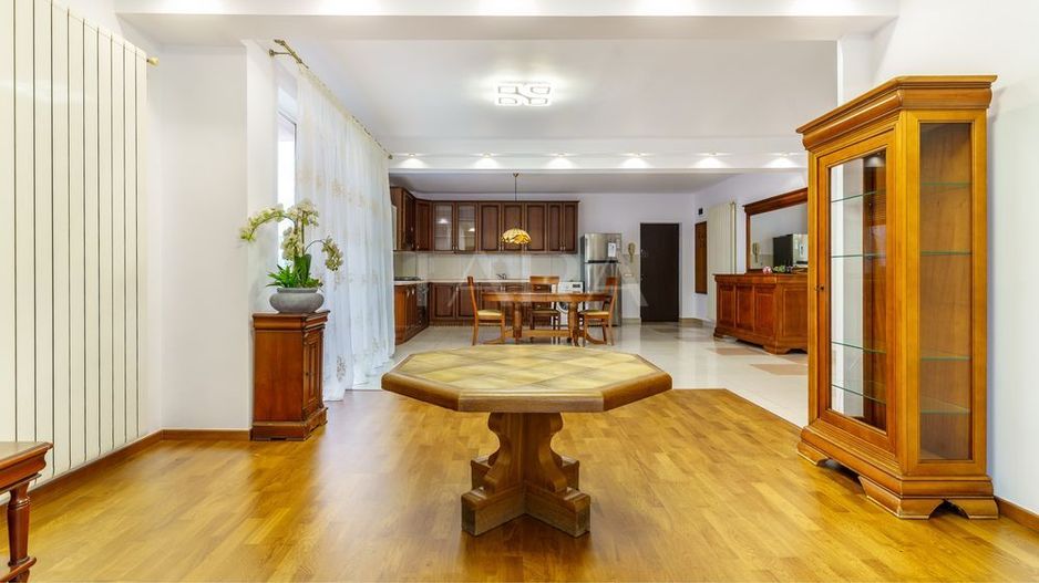 Apartament spațios cu 3 camere și garaj,  zona Bună Ziua - Poză 1