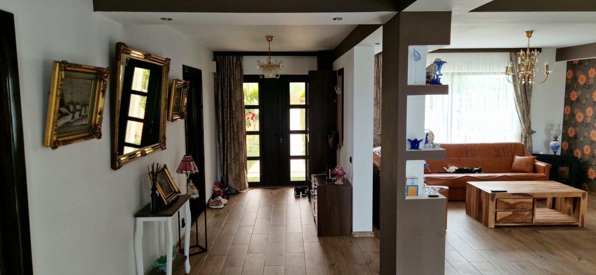 SE VINDE | Casa generoasă în Camirzani | Suceava - Poză 4