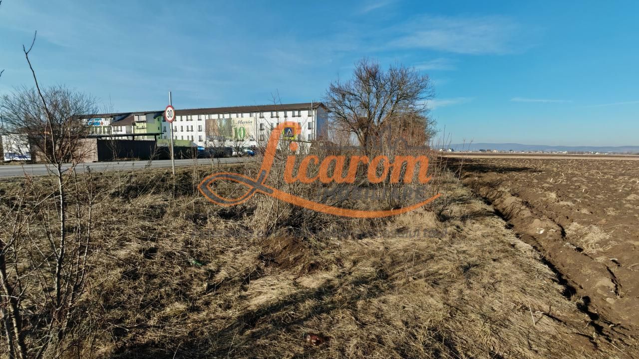 Teren intravilan Sanpetru vis a vis de Caminul Maria,utilitati. - Poză 1