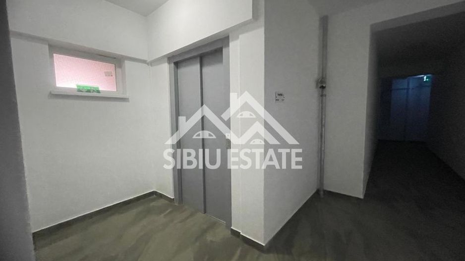 Apartament cu 3 camere, s.utila 70.15 mp.  bloc cu lift-  loc de parcare - Poză 6