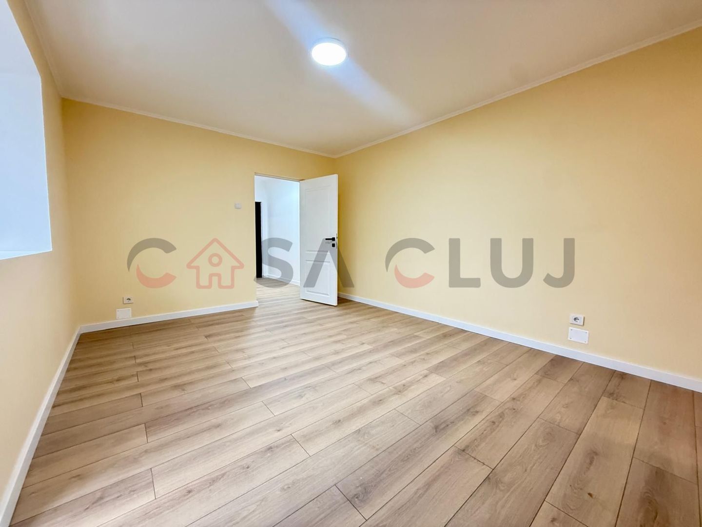 3 camere,renovat, etaj intermediar, Piața Flora - Poză 3