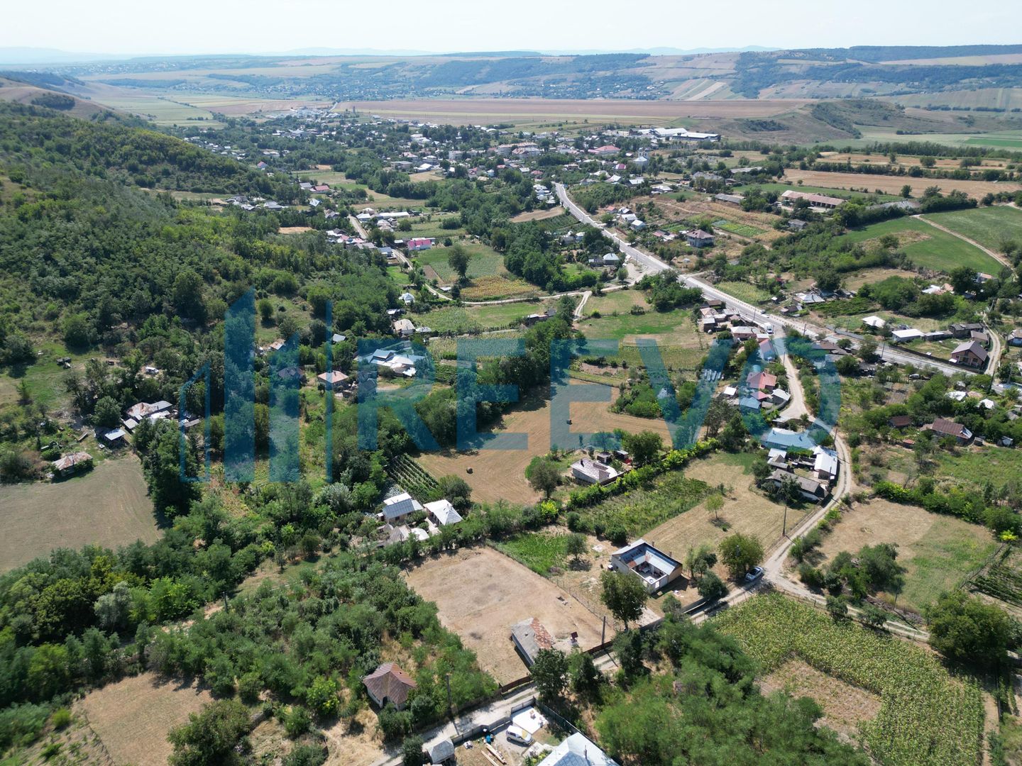 Casă și teren de vânzare în Parincea jud. Bacău. - Poză 14