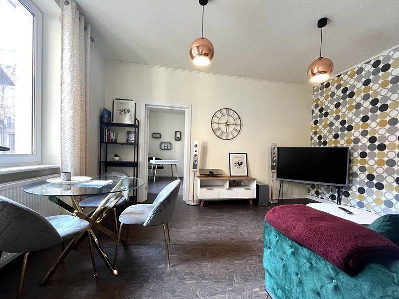 Apartament cu 2 camere, renovat si personalizat, in zona Centrala - Piața Traian - Poză 1