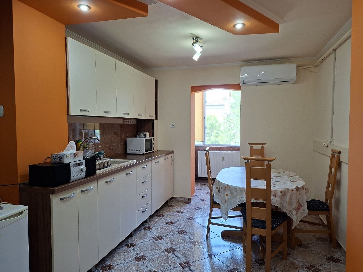 Apartament cu 2 camere - 53mp - Zona Lipovei - Poză 3