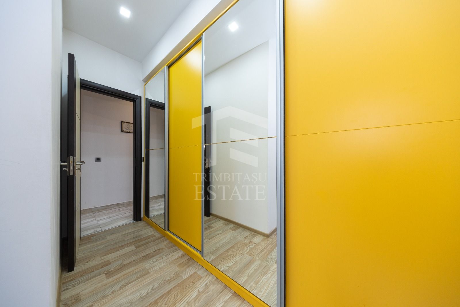 CORESI - Isaran | 3 camere 82 mp loc de parcare si boxa - Poză 14