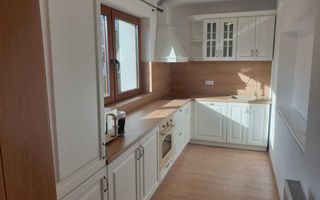 Apartament la casa 2 dormitoare terasa si curte proprie Sub Arini - Poză 8