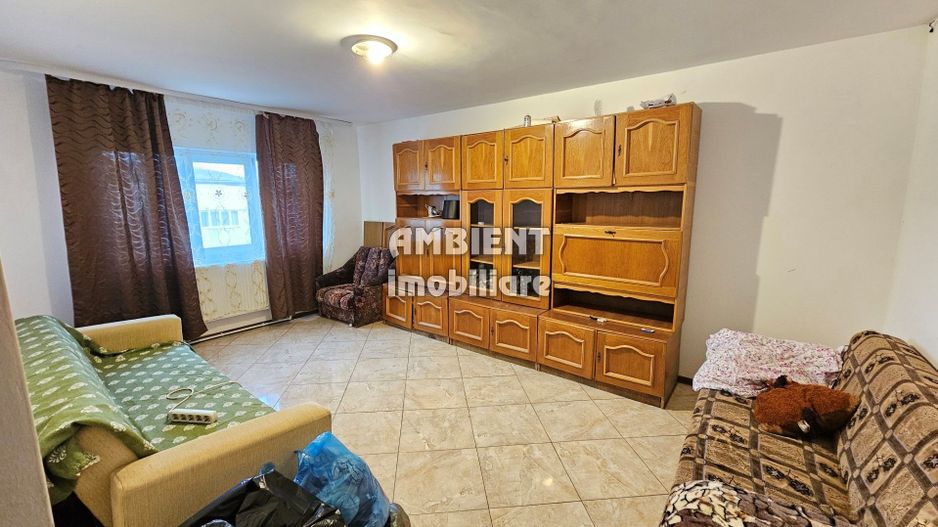 Apartament cu 3 camere, etaj 4, zona CARTIER; - Poză 2