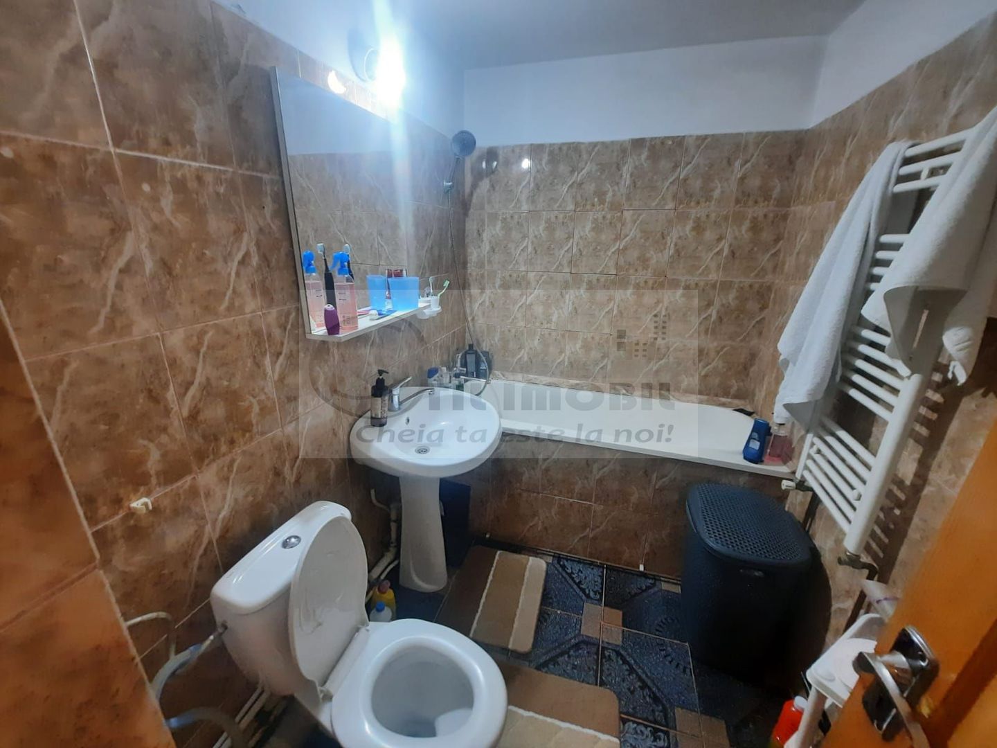 Apartament 3 camere decomanadat, etaj 2/4, zona Cug, 128.000 Euro - Poză 4