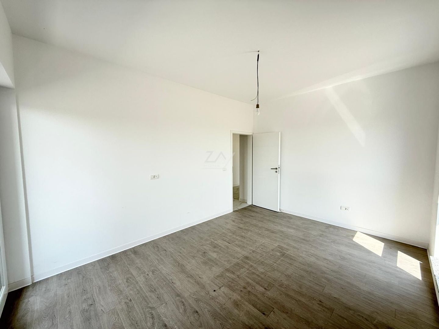 Bloc FINALIZAT la asfalt. Decomandat. 2 locuri parcare. - Poză 3