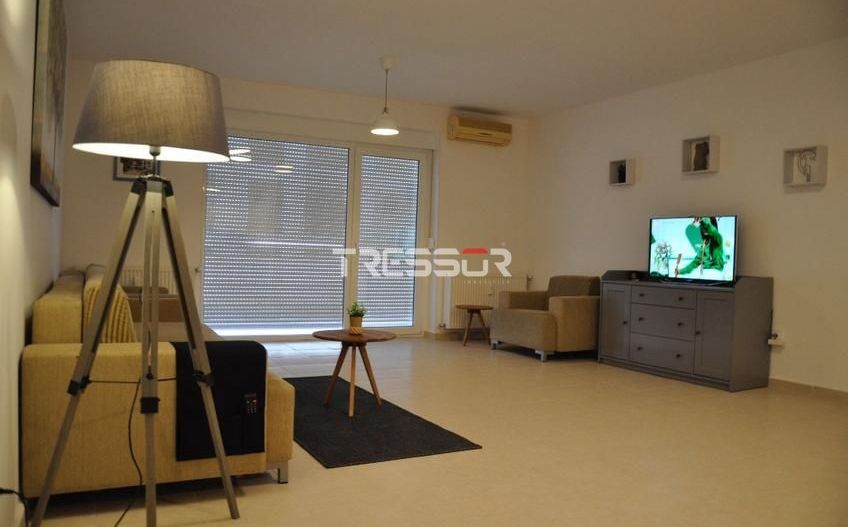 2 camere cu terasă generoasă și loc de parcare privat, Neptun-Olimp - Poză 1