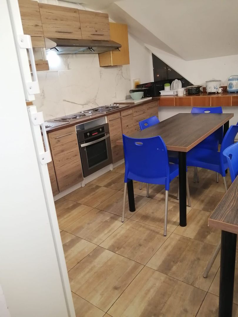 Etaj de inchiriat/ camere+ bai/bucatarie/spalatorie - Poză 17