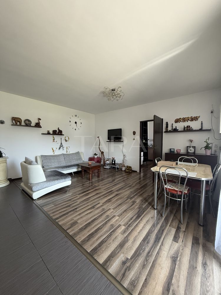 Apartament decomandat cu 2 camere, garaj subteran inclus. - Poză 1