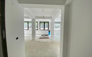 Refugiu Urban cu Eleganță Clasică – Vilă Renovată în Inima Primăverii - Poză 20
