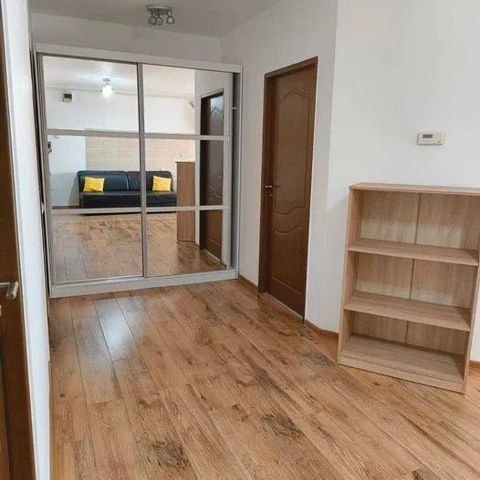 Apartament de vanzare, 2 camere, etaj intermediar, balcon, parcare - Poză 3