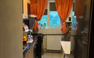 Vând apartament cu 2 camere în Vest - Poză 10
