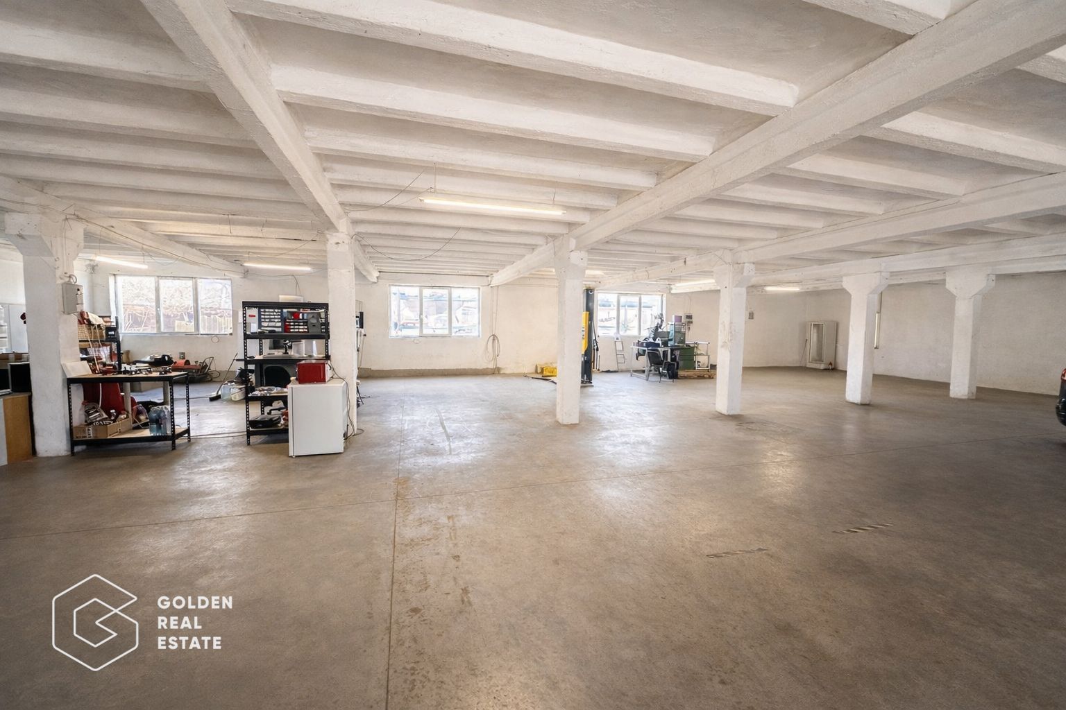 Hala 300mp, 3 camere, parter, pretabil destinatii multiple, zona Aeroport - Poză 1