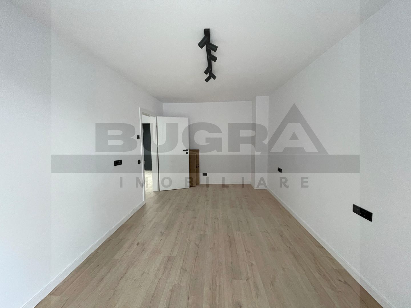 Apartament 2 camere, finisat, parcare, zona Elite - Poză 6