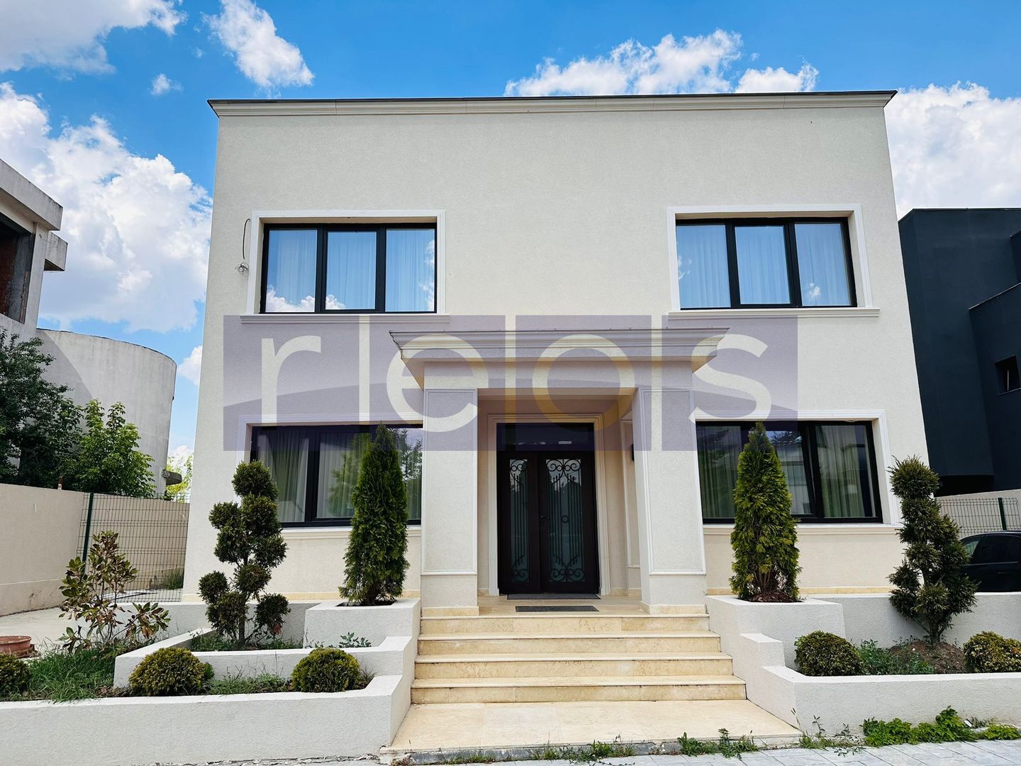 VILA DE LUX | BUFTEA LAC | 8 CAMERE - Poză 2