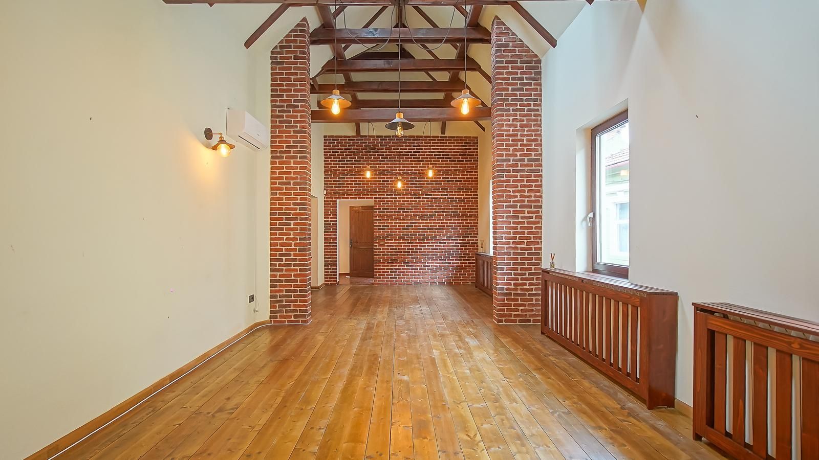 Închiriez casă în Centrul Brasovului/ curte privata - Poză 7