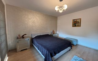 Casa generoasa LA CHEIE, curte 200 mp in Selimbar - Poză 23