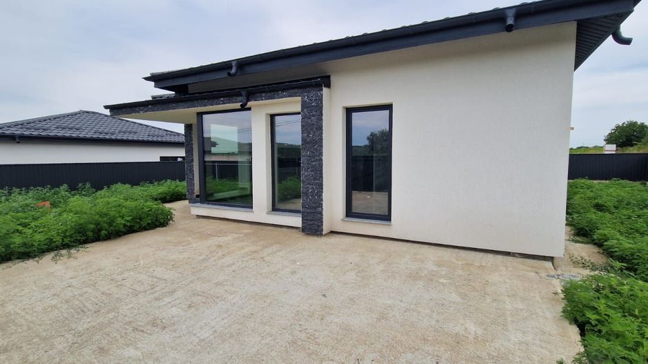 Casa 3  camere INTABULATA 70 mp.  Bucium Visan 140000 euro - Poză 9