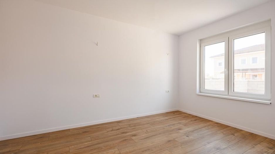 Duplex P+E în Moșnița Nouă, 3 dormitoare, 3 bai, teren 403 mp. Comision 0% - Poză 16