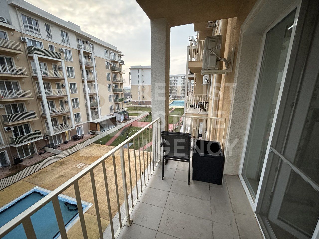 Apartament cu 2 camere, Cosmopolis, mobilat și utilat, loc de parcare - Poză 10