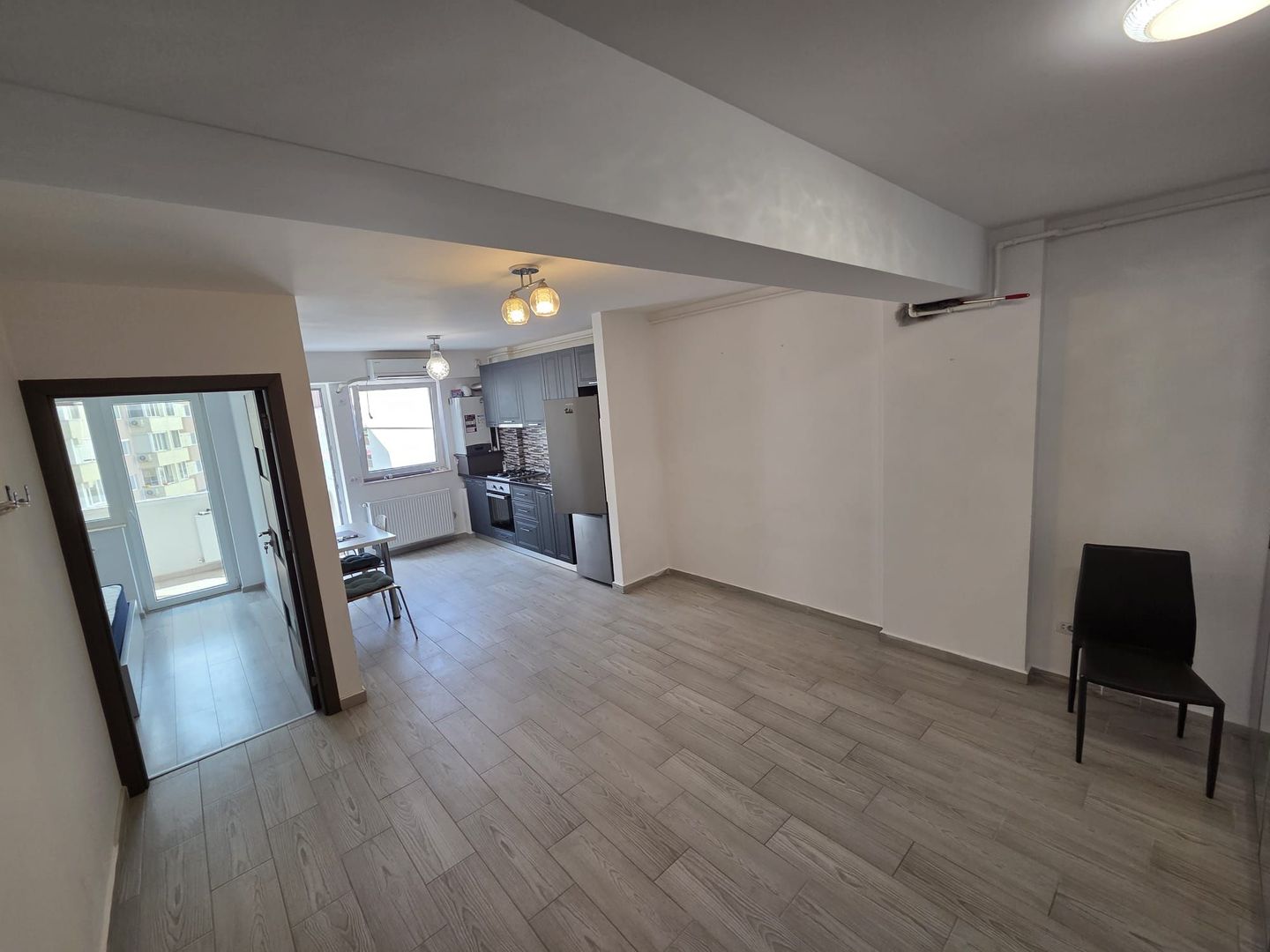 Se oferă spre închiriere apartament 2 camere, complet mobilat - Poză 4