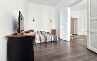 Un apartament care îți oferă orașul la un pas și vedere la Bega - Poză 9