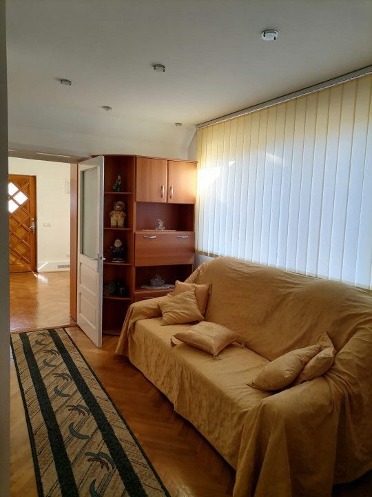 Apartament 3 camere in vila de inchiriat, central, Campina - Poză 1