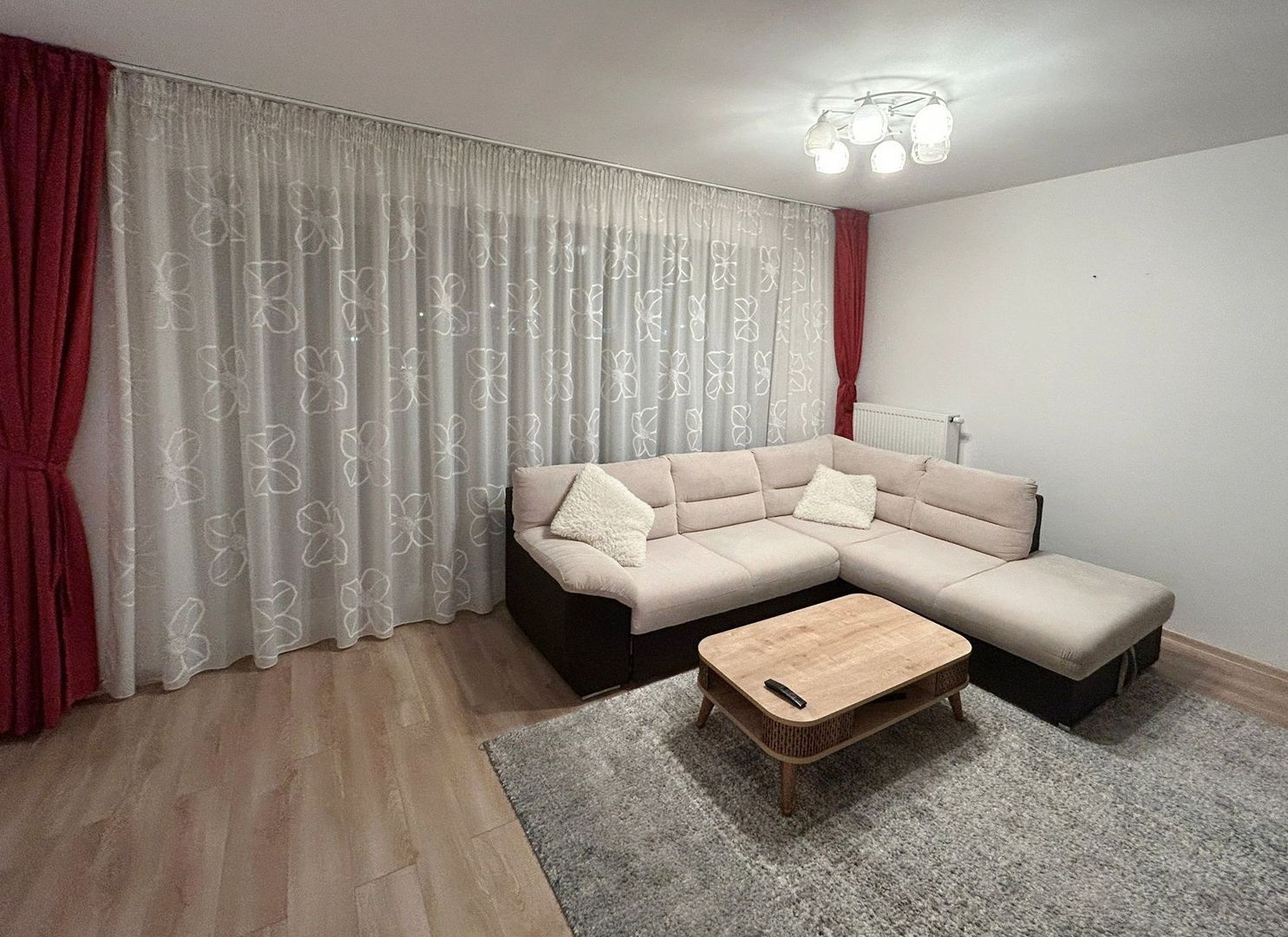 Inchiriere apartament 3 camere cu terasa de 50 mp Kasper - Poză 1