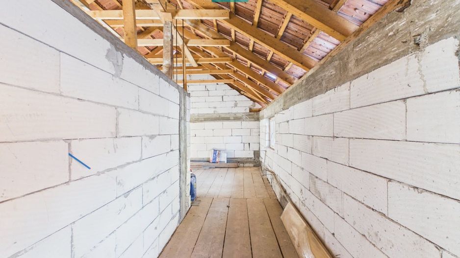Casă P+E cu două apartamente, zona Drăgășani - Poză 13