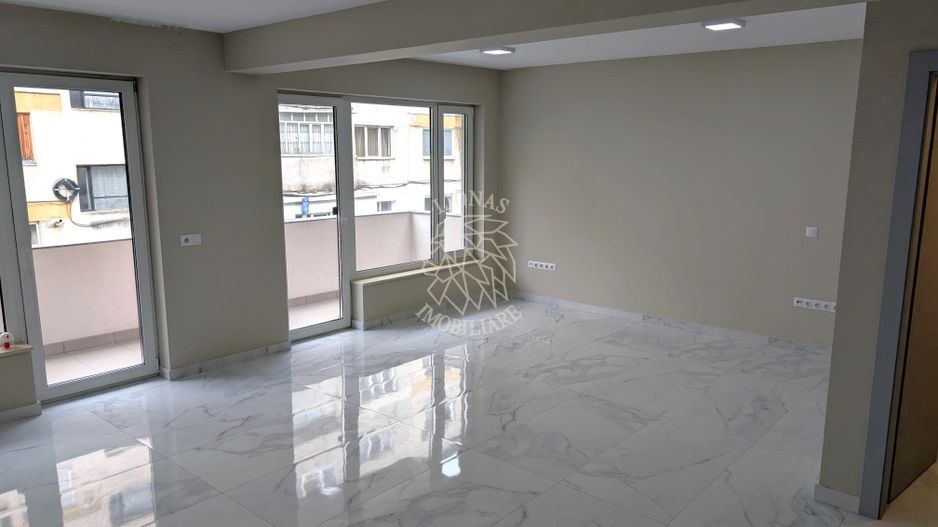 Spatiu de Birou Nou 36 mp-balcon 7 mp-Zona Han - Poză 2