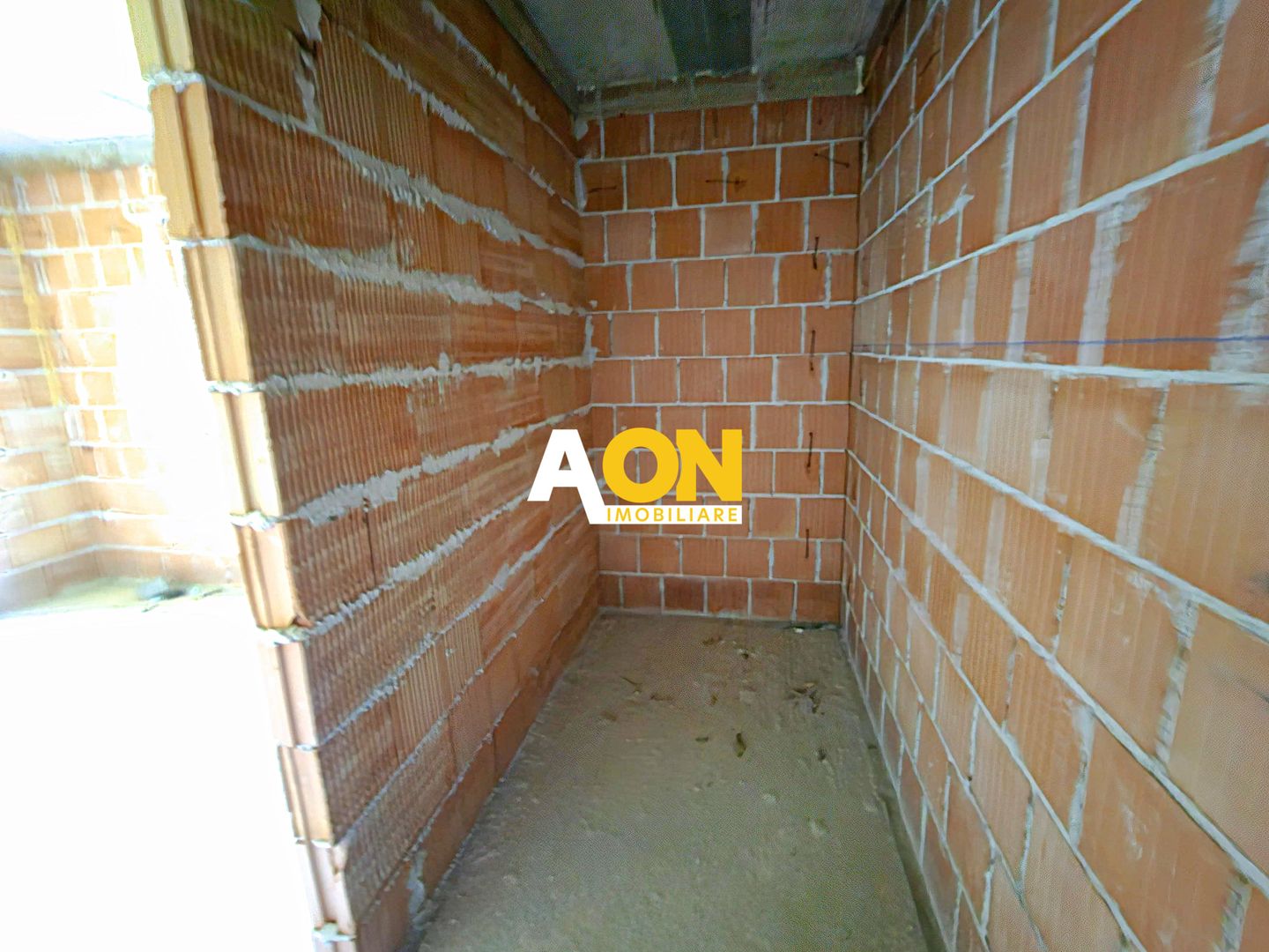 Casa la rosu, 3 camere, terasa, garaj, toate utilitatile, Micesti - Poză 9