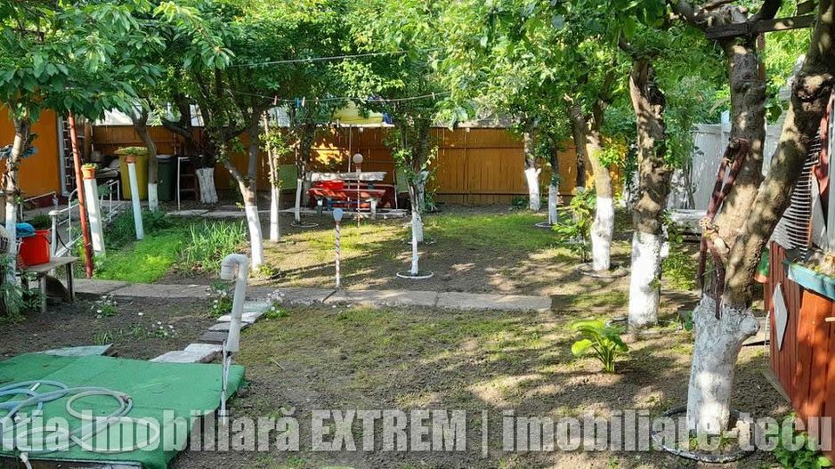 Casă de cărămidă, cu 4 camere, 417mp teren, lăngă Gara de Sud, Tecuci - Poză 3