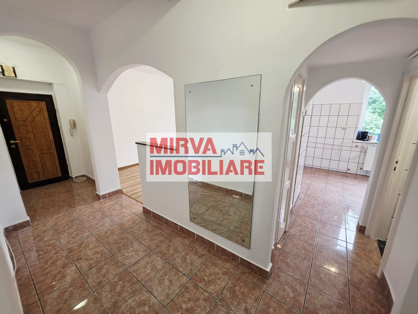 2 camere decomandat | 60 mp utili | Etaj 2 | Zona Sud | Boxă - Poză 1