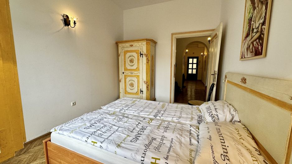 Apartament cu 2 camere,  clasic si boem, cu vedere in Piață Victoriei - Poză 11